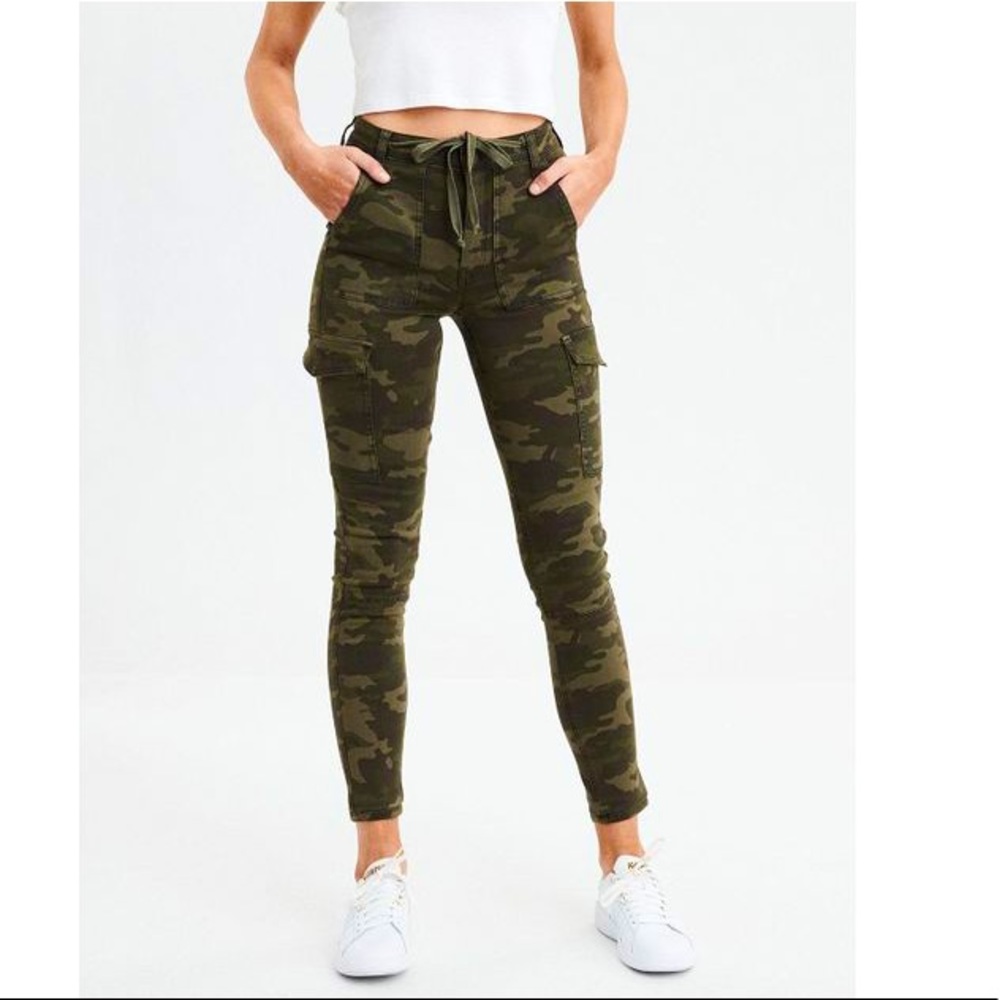 American Eagle Hi-Rise Camo Jegging